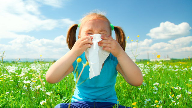 5 ways you can help your child with childhood allergies