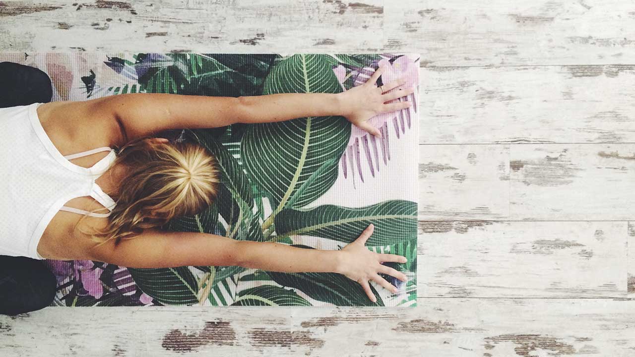 girl stretching with Ulcerative colitis