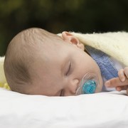 babies need to get enough sleep with naps 