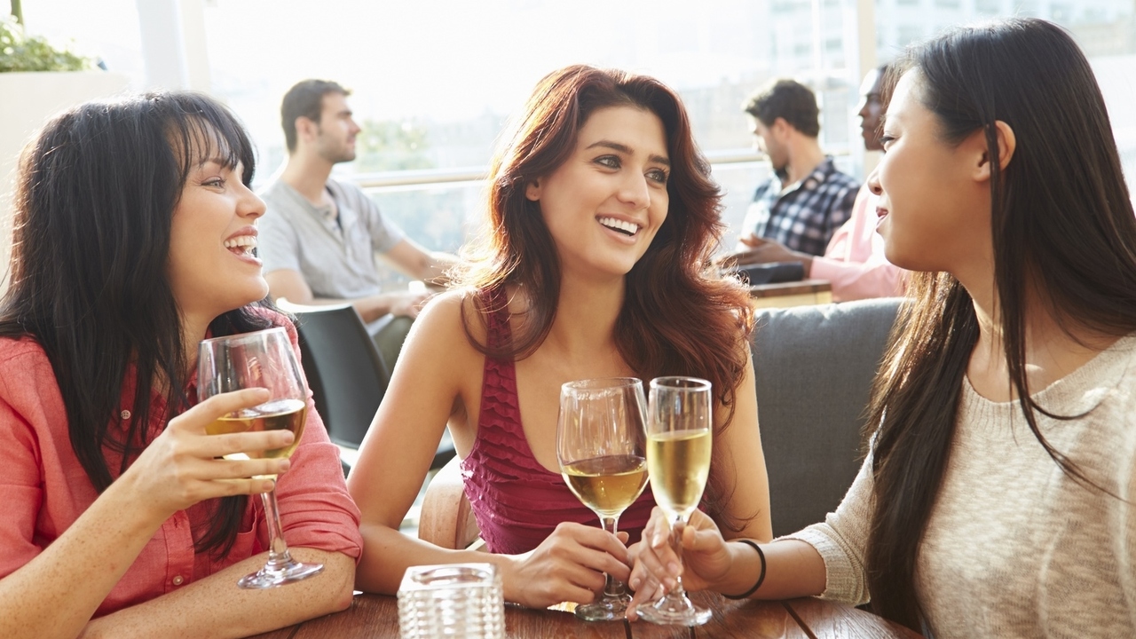 Celebrate 8 Healthy Benefits of Wine for National Wine Day