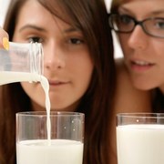 teens may stay trim by eating often 