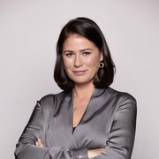actress Maura Tierney discusses her journey with cancer and treatment