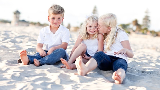 myths and stereotypes about middle children and birth order