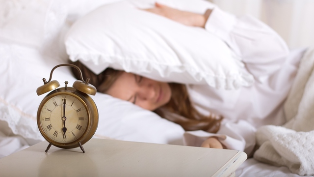 Make Getting Out of Bed at 6 a.m. Easier: Try These 10 Tips 